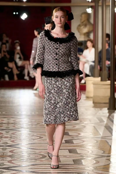 Look 3